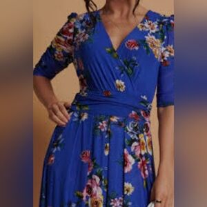 DR2 FLORAL DRESS SIZE MEDIUM